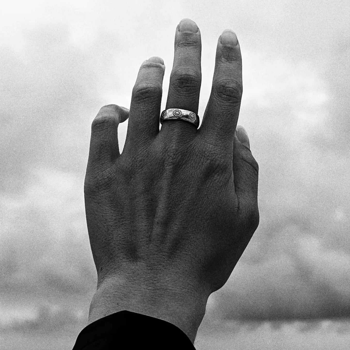 Flower Mood Ring In 925 Sterling Silver