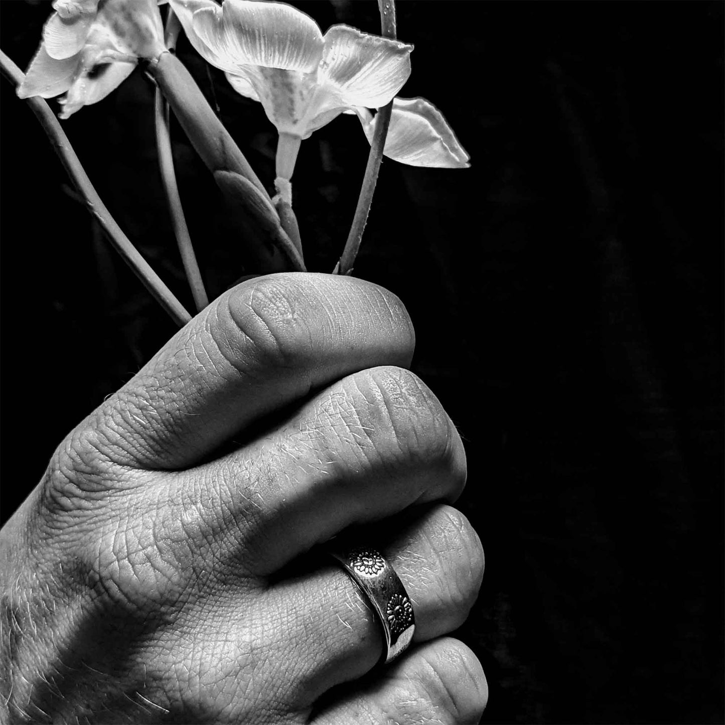 Flower Mood Ring In 925 Sterling Silver