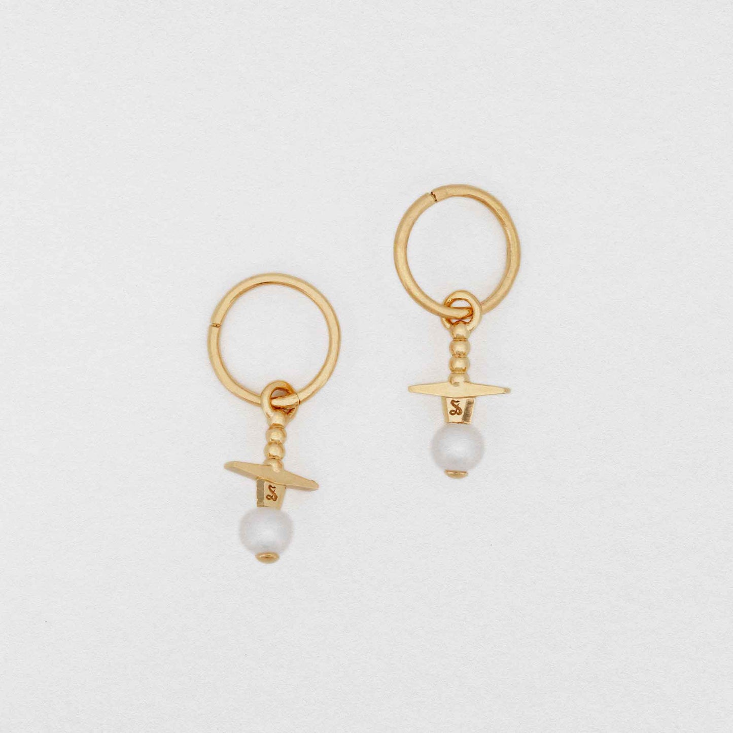 22CT gold vermeil sword earring though pearl stone