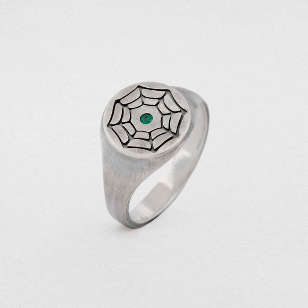 web engraving and a emerald stone on a 925 silver signet ring